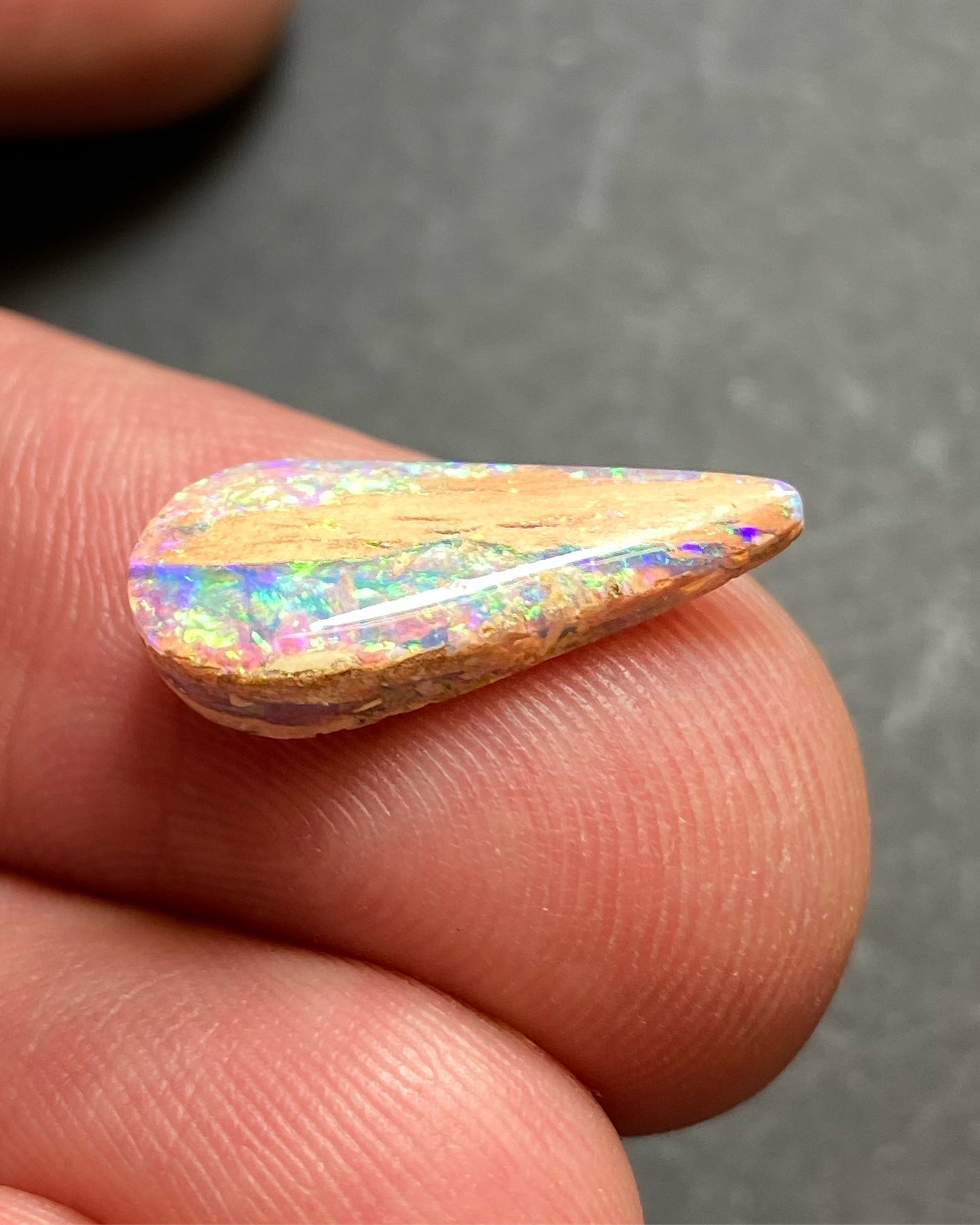 "Pipe" Opal, Cabochon - 3.1ct