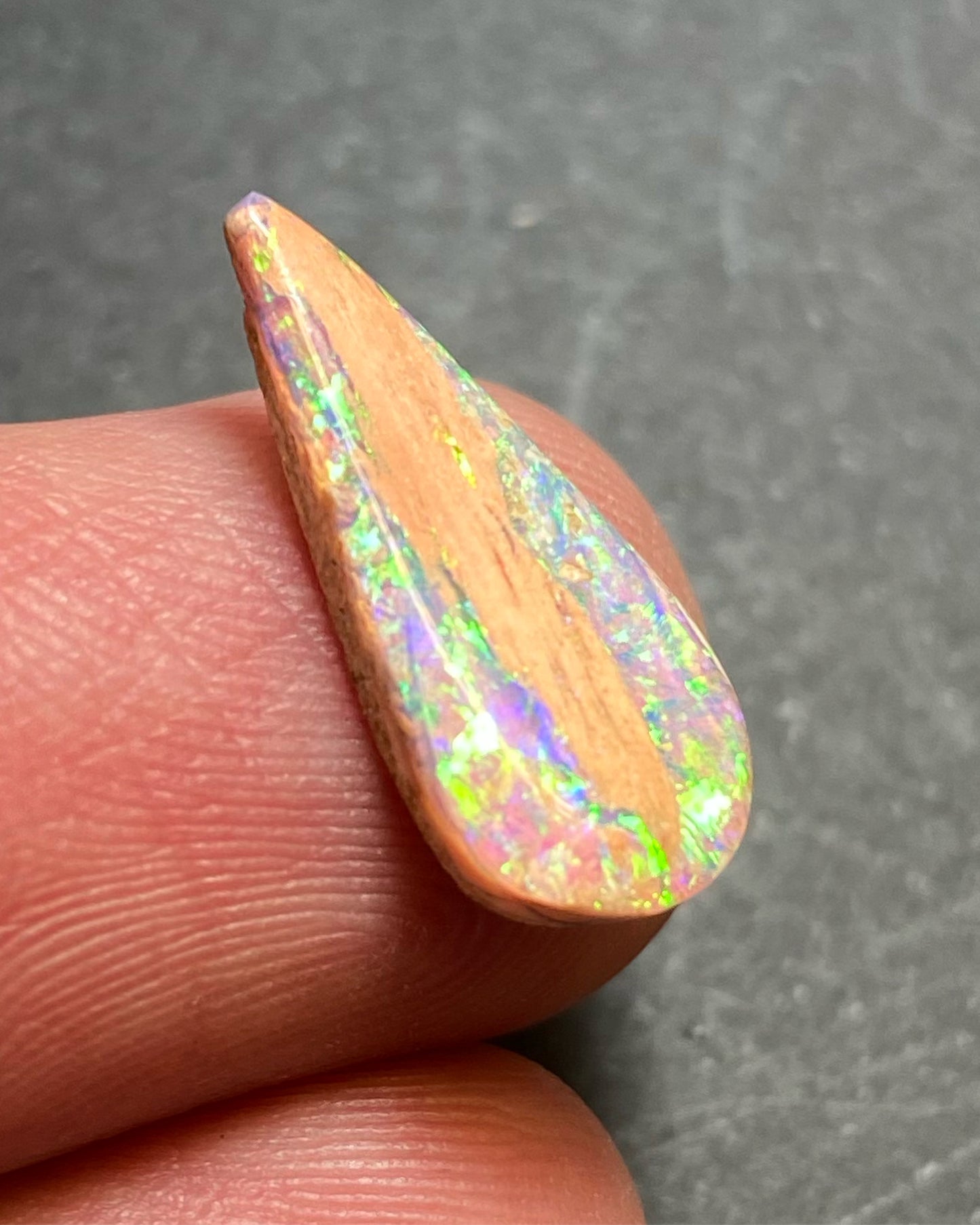 "Pipe" Opal, Cabochon - 3.1ct